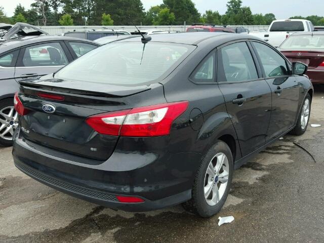 1FAHP3F27CL415723 - 2012 FORD FOCUS SE BLACK photo 4