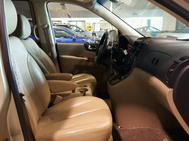 KNDMC233586048547 - 2008 HYUNDAI ENTOURAGE BEIGE photo 5