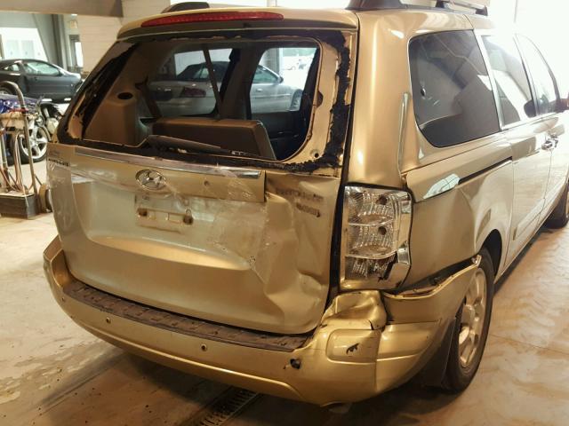 KNDMC233586048547 - 2008 HYUNDAI ENTOURAGE BEIGE photo 9