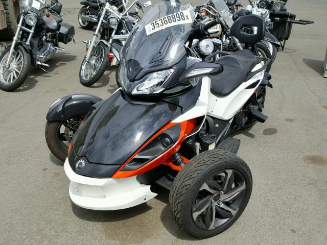 2BXNCBC48FV000227 - 2015 CAN-AM SPYDER ROA WHITE photo 2