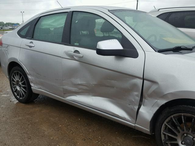 1FAHP3GN3AW115102 - 2010 FORD FOCUS SES SILVER photo 9