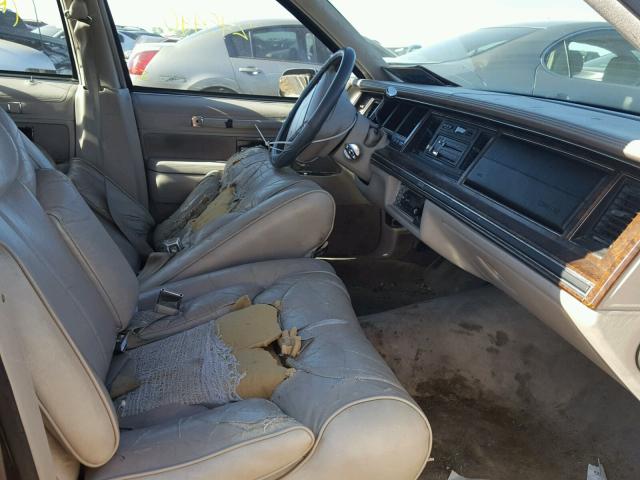 1LNLM82W8NY600528 - 1992 LINCOLN TOWN CAR S GRAY photo 5