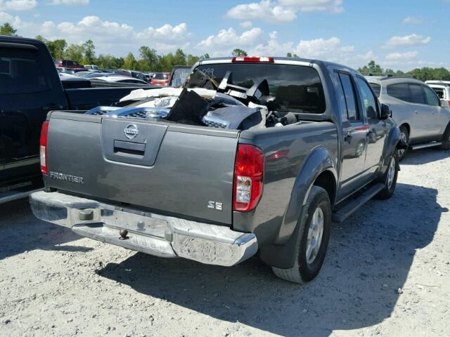 1N6AD07U86C463932 - 2006 NISSAN FRONTIER S GRAY photo 4