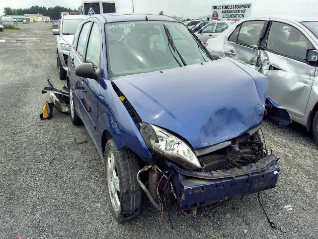 3FAFP37N15R101375 - 2005 FORD FOCUS ZX5 BLUE photo 1