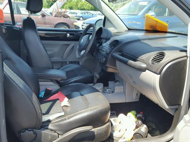 3VWCM31Y25M361626 - 2005 VOLKSWAGEN NEW BEETLE 黑色 照片 5