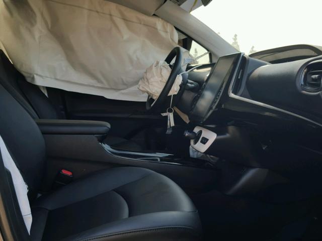 JTDKARFP9H3006601 - 2017 TOYOTA PRIUS PRIM 石墨色 照片 5