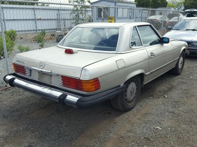 WDBBA48D6GA037528 - 1986 MERCEDES-BENZ 560 SL TAN photo 4