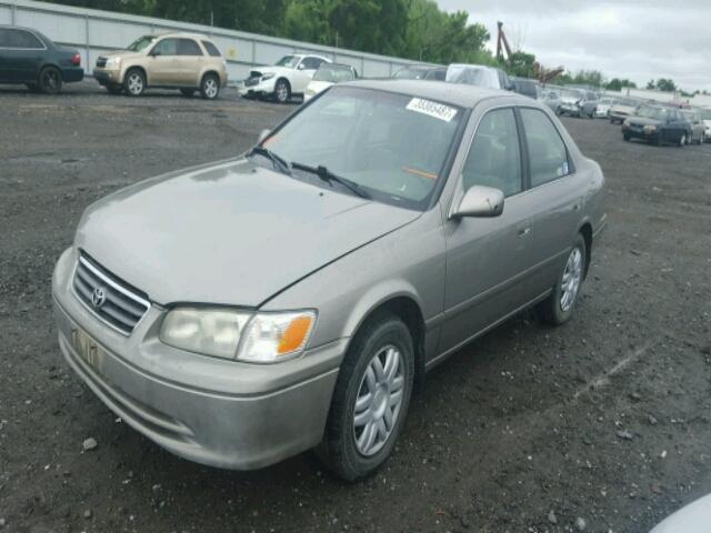 JT2BG22K110595921 - 2001 TOYOTA CAMRY CE GRAY photo 2