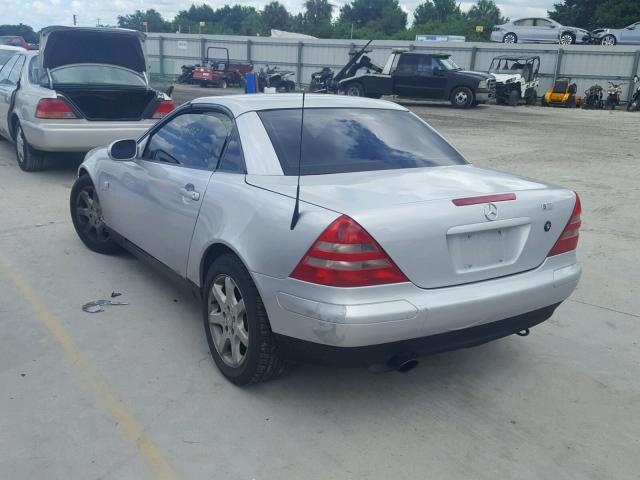 WDBKK47F5WF064947 - 1998 MERCEDES-BENZ SLK 230 KO SILVER photo 3