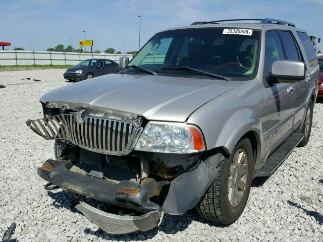 5LMFU28R13LJ14968 - 2003 LINCOLN NAVIGATOR SILVER photo 2