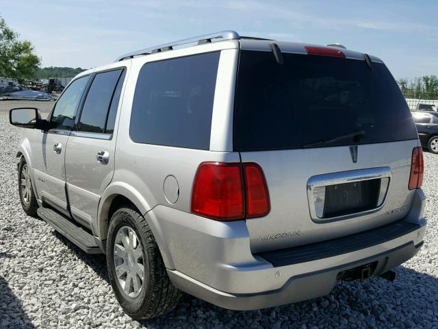 5LMFU28R13LJ14968 - 2003 LINCOLN NAVIGATOR SILVER photo 3