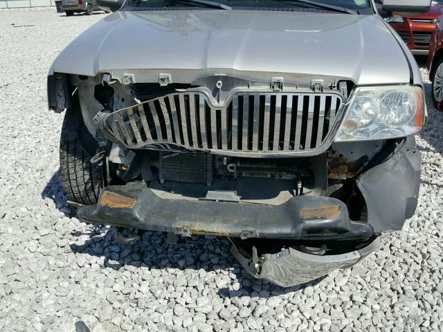 5LMFU28R13LJ14968 - 2003 LINCOLN NAVIGATOR SILVER photo 7