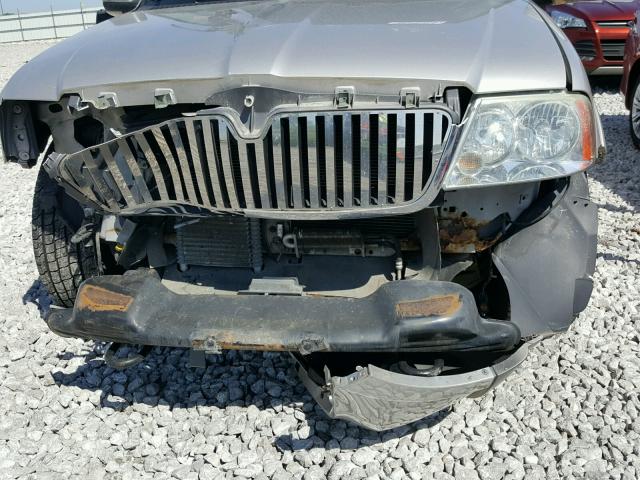 5LMFU28R13LJ14968 - 2003 LINCOLN NAVIGATOR SILVER photo 9