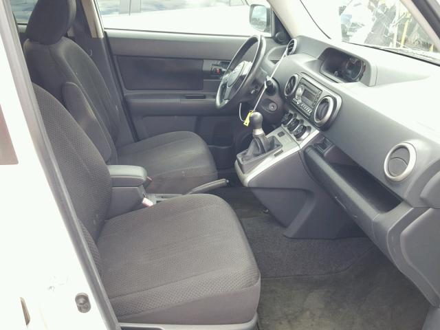 JTLZE4FE0A1101588 - 2010 TOYOTA SCION XB WHITE photo 5