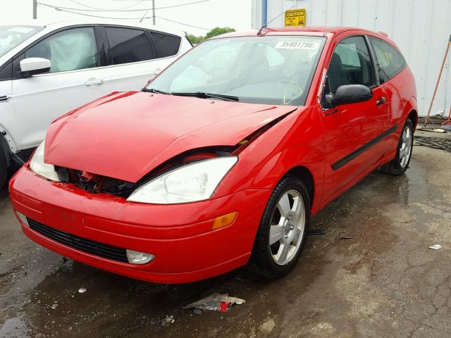 3FAFP31Z34R124599 - 2004 FORD FOCUS ZX3 RED photo 2
