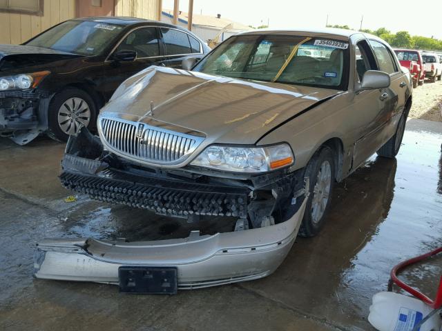 2LNHM82V08X639244 - 2008 LINCOLN TOWN CAR S BEIGE photo 2