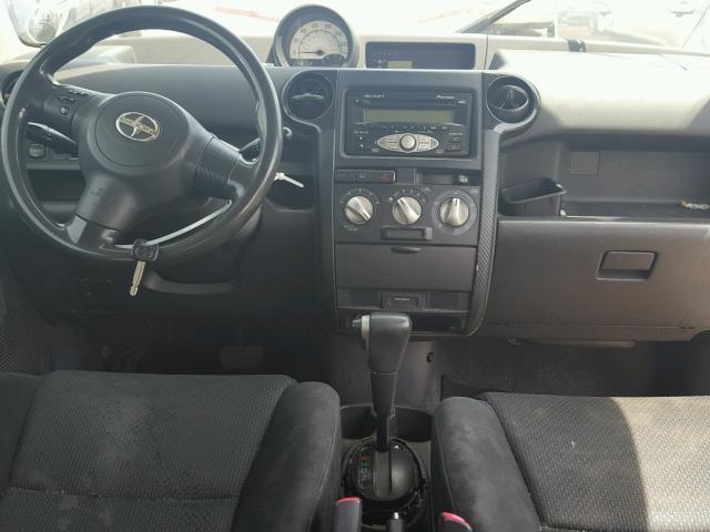 JTLKT324X64114370 - 2006 TOYOTA SCION XB WHITE photo 9