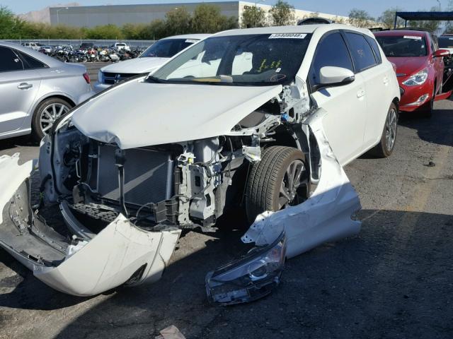 JTNKARJE5JJ556817 - 2018 TOYOTA COROLLA IM WHITE photo 2