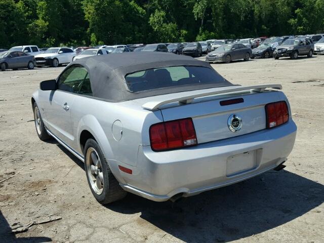 1ZVFT85H755219172 - 2005 FORD MUSTANG GT SILVER photo 3