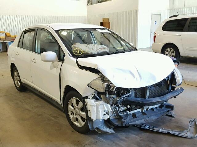 3N1BC11E97L400364 - 2007 NISSAN VERSA S/SL WHITE photo 1