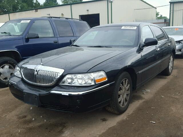 2LNBL8CV4BX750040 - 2011 LINCOLN TOWN CAR BLACK photo 2