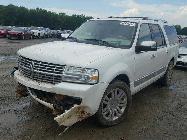 5LMJJ3H52BEJ02112 - 2011 LINCOLN NAVIGATOR WHITE photo 2