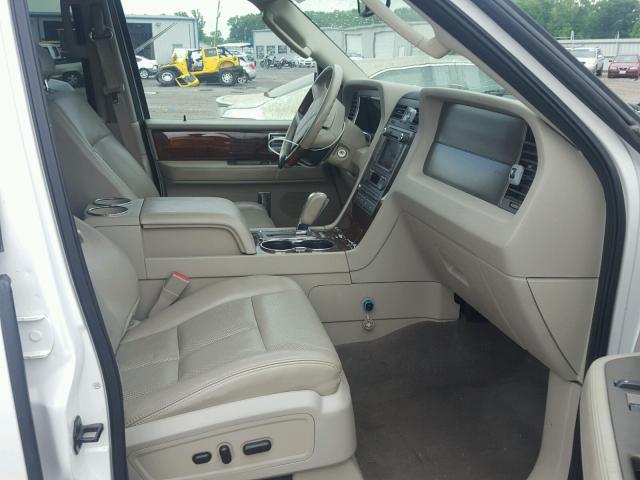 5LMJJ3H52BEJ02112 - 2011 LINCOLN NAVIGATOR WHITE photo 5