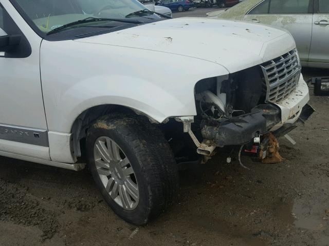 5LMJJ3H52BEJ02112 - 2011 LINCOLN NAVIGATOR WHITE photo 9