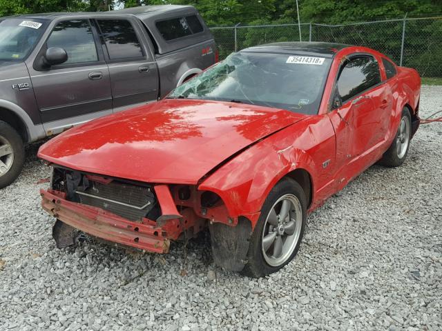1ZVFT82H465194916 - 2006 FORD MUSTANG GT RED photo 2