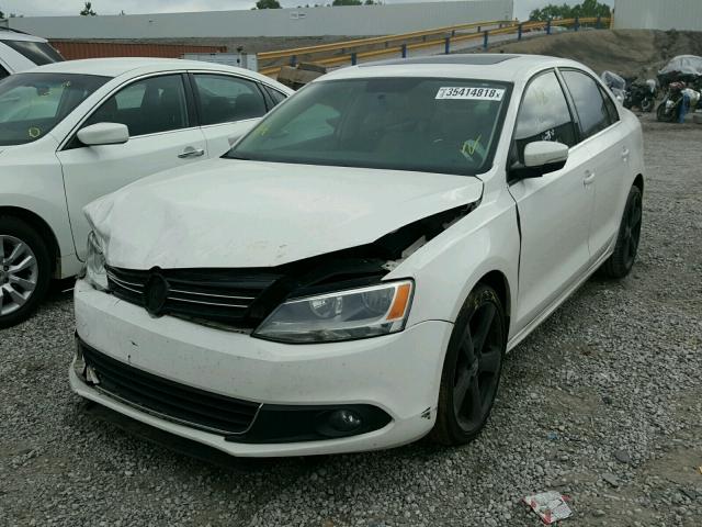 3VWLX7AJ2BM371957 - 2011 VOLKSWAGEN JETTA SEL WHITE photo 2