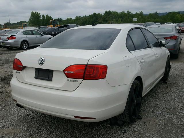 3VWLX7AJ2BM371957 - 2011 VOLKSWAGEN JETTA SEL WHITE photo 4