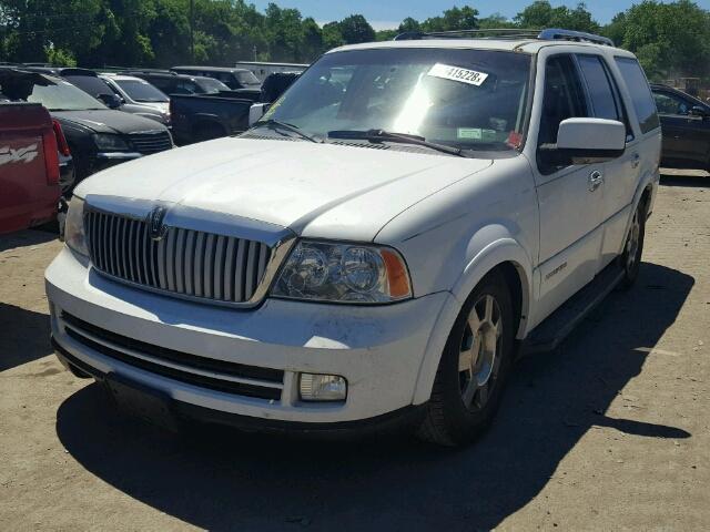 5LMFU28565LJ15498 - 2005 LINCOLN NAVIGATOR WHITE photo 2