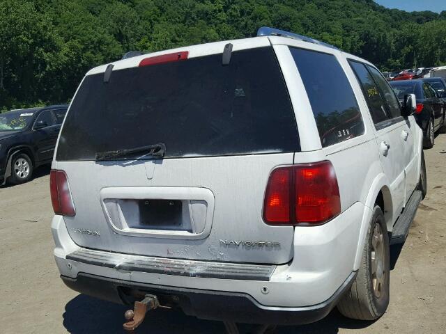5LMFU28565LJ15498 - 2005 LINCOLN NAVIGATOR WHITE photo 4