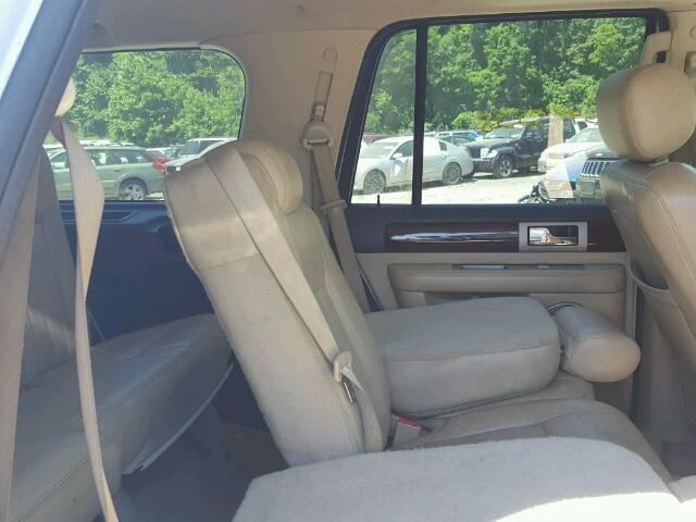 5LMFU28565LJ15498 - 2005 LINCOLN NAVIGATOR WHITE photo 6