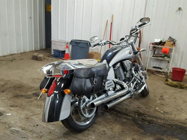 5VPCB16D553011185 - 2005 VICTORY MOTORCYCLES KINGPIN 银色 照片 4