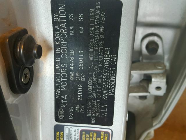 KNAFG525977061843 - 2007 KIA RONDO BASE SILVER photo 10