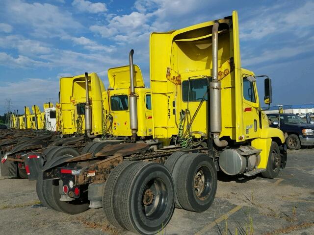 1FUJBBCV67LW86838 - 2007 FREIGHTLINER CONVENTION YELLOW photo 4