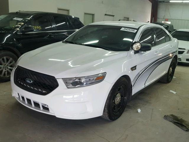 1FAHP2M82DG124705 - 2013 FORD TAURUS POL WHITE photo 2