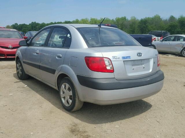 KNADE123X66085352 - 2006 KIA RIO SILVER photo 3