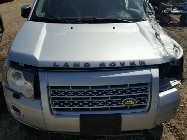 SALFR24N48H106961 - 2008 LAND ROVER LR2 HSE SILVER photo 7