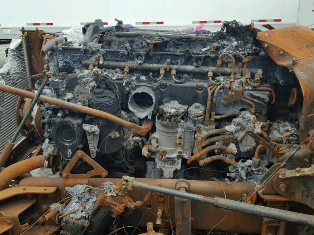 1FUJGLDR2CSBB5077 - 2012 FREIGHTLINER CASCADIA 1 WHITE photo 7