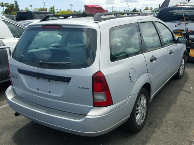 1FAFP36N75W221258 - 2005 FORD FOCUS ZXW SILVER photo 4