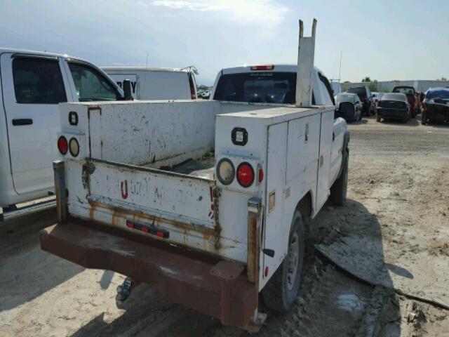 1GTHC24U34E117454 - 2004 GMC SIERRA C25 WHITE photo 4