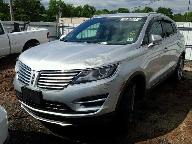 5LMCJ2A96FUJ21015 - 2015 LINCOLN MKC SILVER photo 2