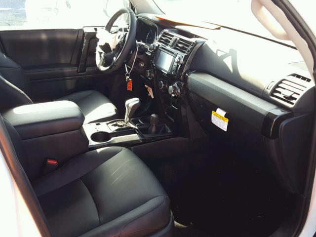 JTEBU5JR2H5478793 - 2017 TOYOTA 4RUNNER SR 白色 照片 5