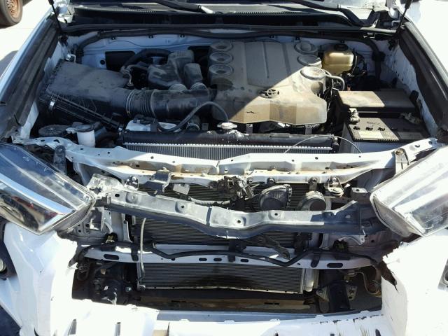 JTEBU5JR2H5478793 - 2017 TOYOTA 4RUNNER SR 白色 照片 7