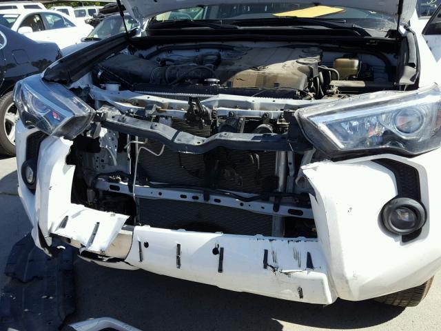 JTEBU5JR2H5478793 - 2017 TOYOTA 4RUNNER SR 白色 照片 9
