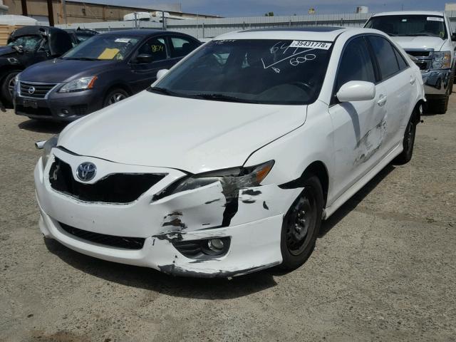 4T1BF3EK4AU548852 - 2010 TOYOTA CAMRY BASE WHITE photo 2