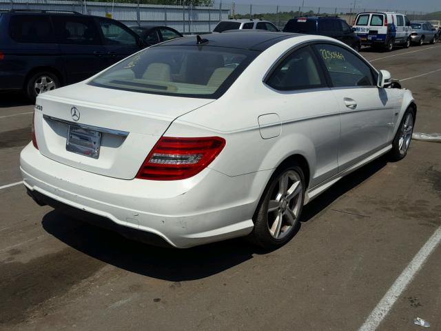 WDDGJ4HB7CF743416 - 2012 MERCEDES-BENZ C 250 WHITE photo 4