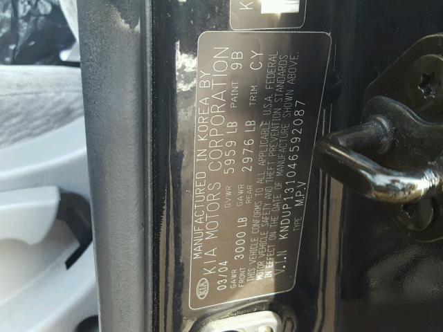 KNDUP131046592087 - 2004 KIA SEDONA EX BLACK photo 10